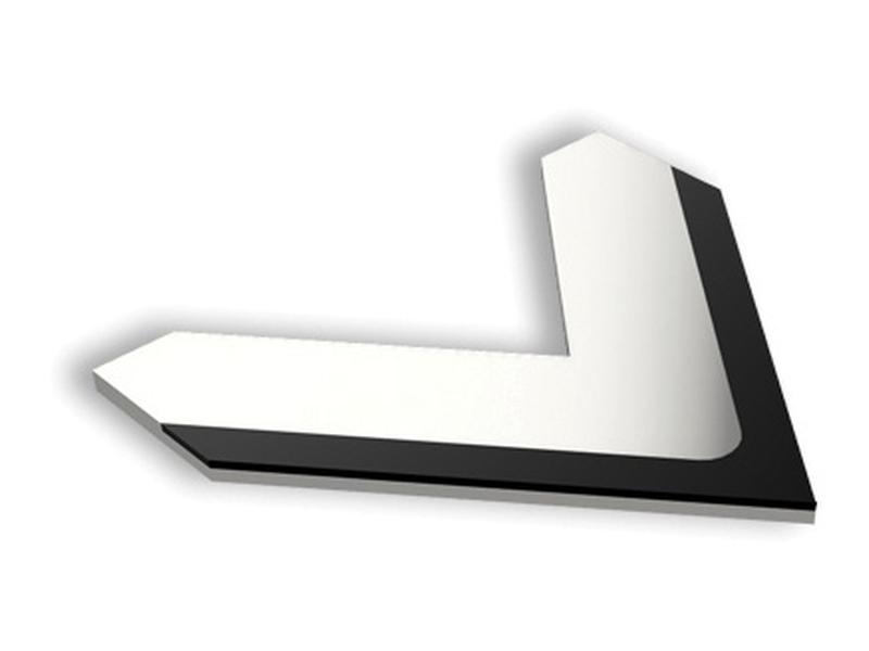 Flat triangular fitting for hoeing machine wing, width 220mm. Image 1
